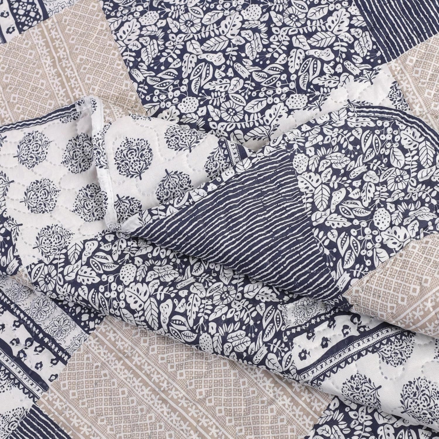 Pinsonic Quilt Set, Queen, 3 Piece